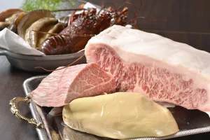 三重県伊勢市の鉄板フレンチLa Table d'aki（ラ ターブル ダキ）のメニューに使用する松阪牛と伊勢海老・鮑