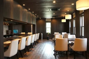 三重県伊勢市の鉄板フレンチLa Table d'aki（ラ ターブル ダキ）の内観テーブル席