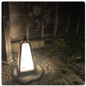 ミシュランガイド東海版で三つ星獲得した三重県伊勢市の鮨屋「こま田」の灯篭