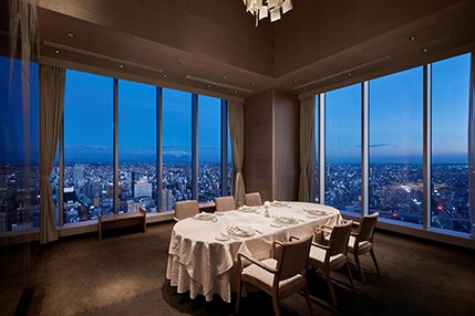 名古屋のフランス料理レストラン「オーベルジュ・ド・リル ナゴヤ」の個室 (2)