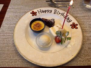 伊勢市のおしゃれな人気フランス料理レストラン「グリル片山」のサプライスケーキ