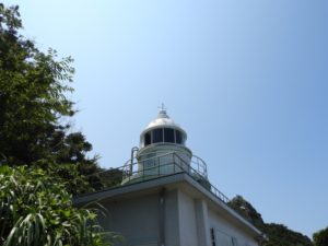 日本の灯台50選にも選ばれた恋人の聖地 神島の「神島灯台」