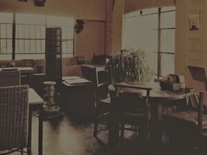 松阪市の月灯りの屋根 第2章の店内