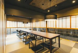 津市のレストラン黒がねの店内の個室