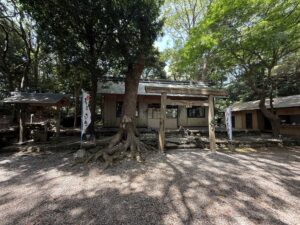 ➃三重県鳥羽市の縁結びの神様「伊射波神社」拝殿・本殿