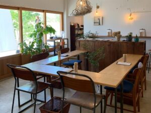 伊勢市のcafe ハナツムリの店内3
