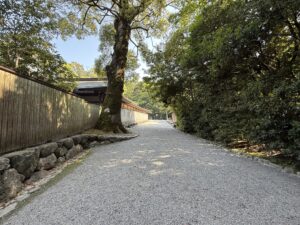 伊勢神宮外宮の北御門口鳥居から続く道