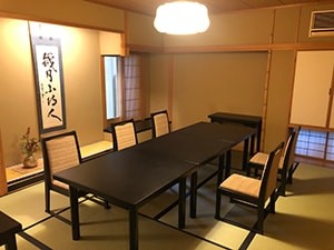 伊勢市の懐石 かみむらの店内