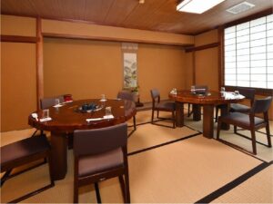 伊勢市の豚捨 若柳の店内