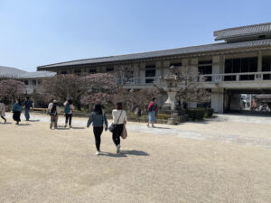 福岡県の太宰府天満宮の境内1