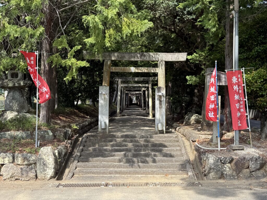三重県度会郡玉城町の東外城田神社・えんむすびの神の入り口