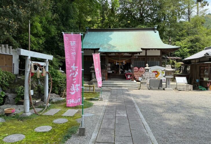 津市の縁結びの神様・パワースポットは「射山神社」