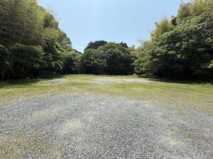 三重県鳥羽市の伊射波神社専用駐車場（浜辺の宿 かめや前）
