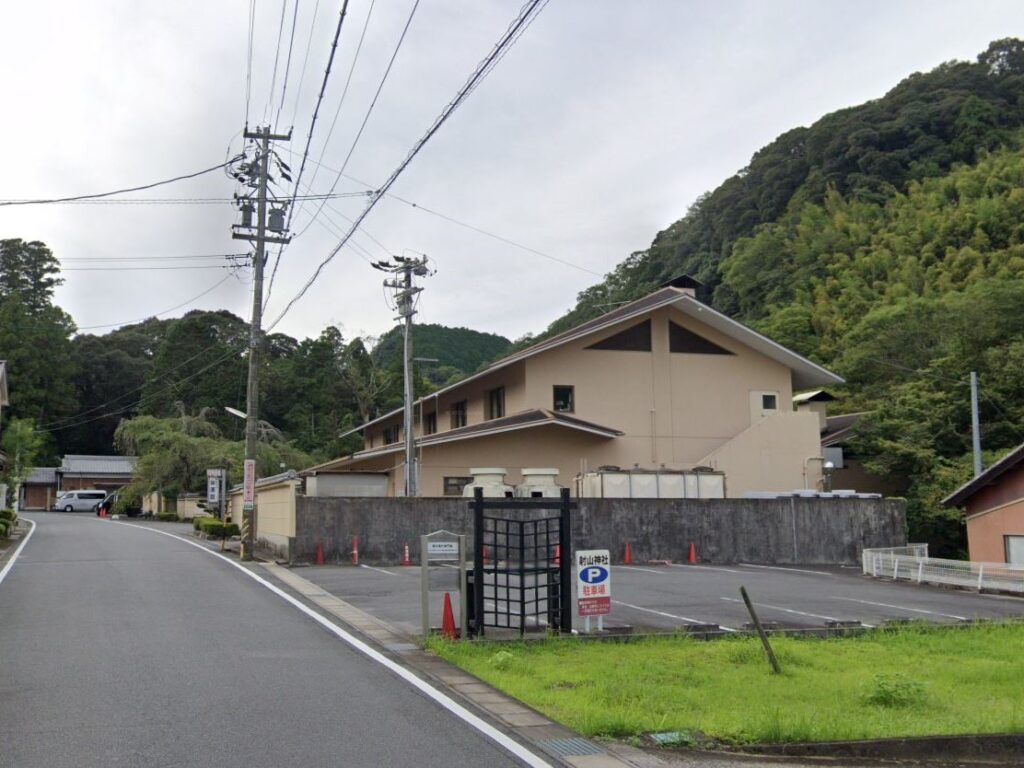 射山神社の駐車場
