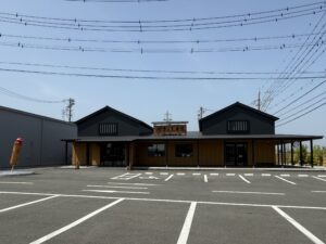 三重県伊勢市の工場直売 磯揚げ まる天 本店の外観