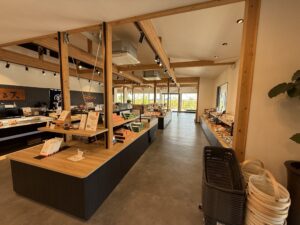 三重県伊勢市の工場直売 磯揚げ まる天 本店の店内