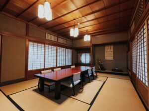 三重県四日市の和食【伝七邸】の店内
