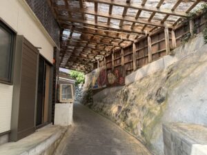 志摩市の大王埼灯台への道にあるお土産処