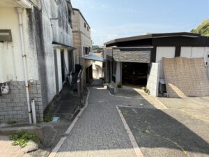 志摩市の大王埼灯台前の真珠販売店