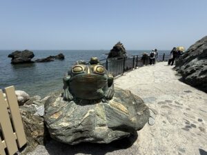 縁結びの神様二見興玉神社の無事に帰ることを象徴する二見蛙