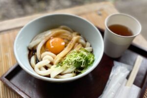 伊勢神宮内育前のおかげ横丁で食べる伊勢うどん