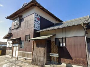 三重県津市高茶屋の保護ねこカフェ ねこ屋 高茶屋店