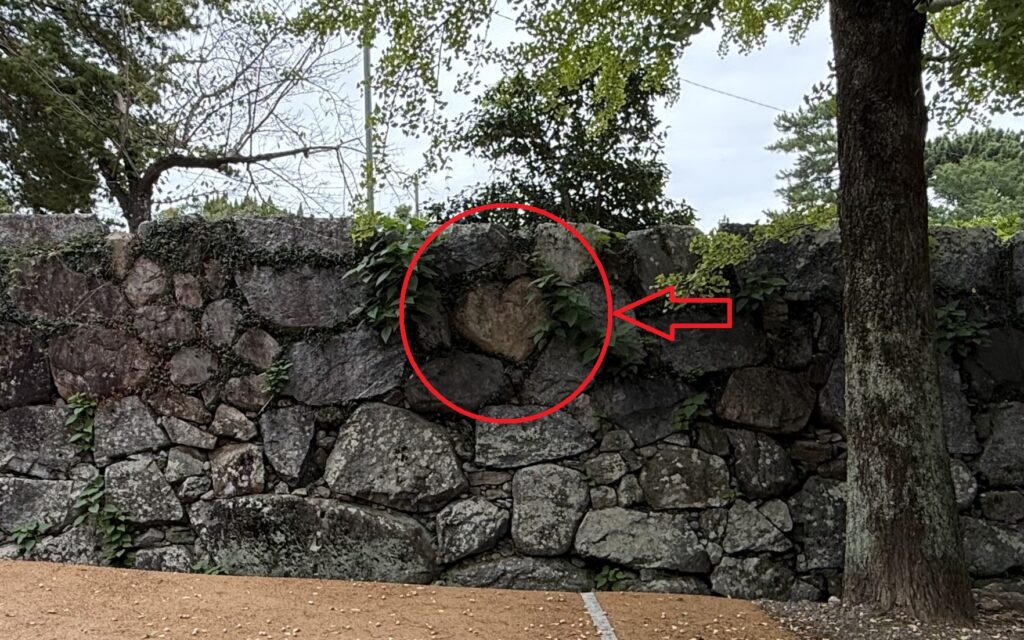 松坂城跡（松阪公園）の石垣にあるハート石