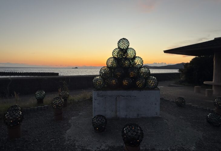 ビン玉ロードと目戸山海岸は志摩市の海と夕日の絶景デートスポット🌅