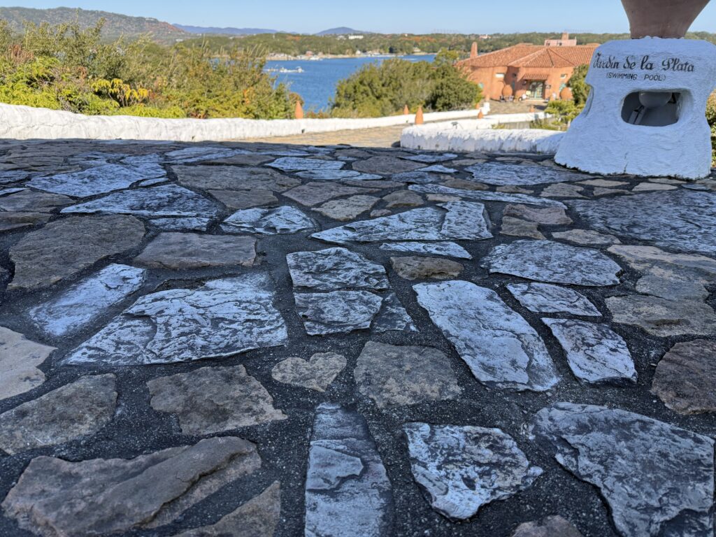 志摩地中海村で見つける「ハートの石」　ヒント３