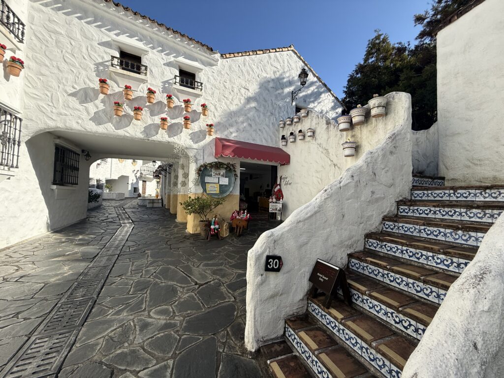 三重県の人気日帰りデートスポット志摩地中海村の雑貨店