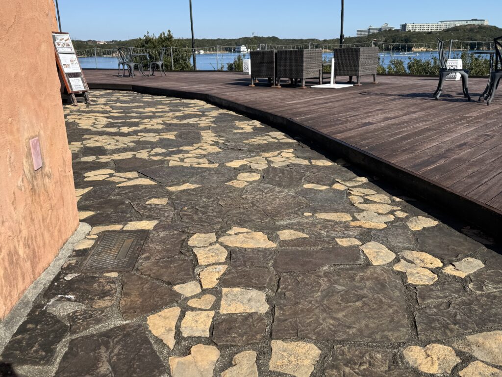 志摩地中海村で見つける「ハートの石」　ヒント４