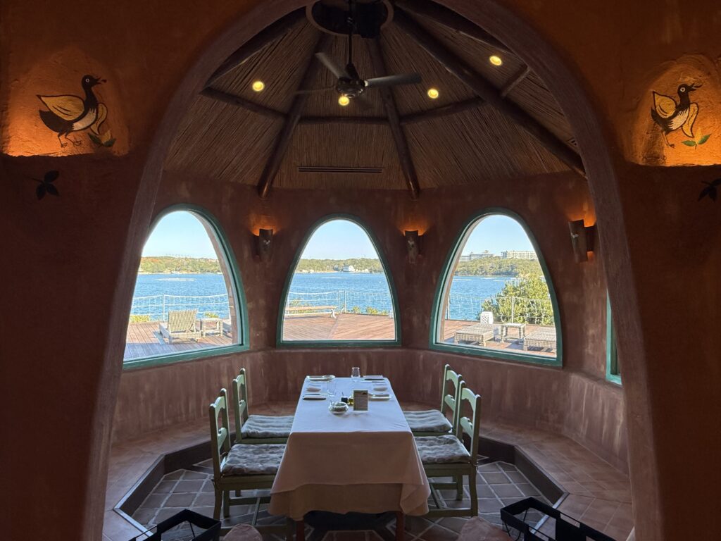 「志摩地中海村」のレストラン リアスの海が見える席