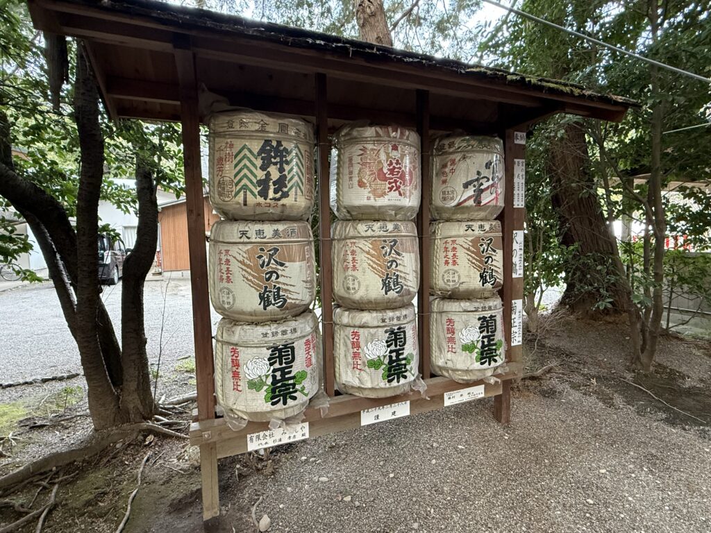 官舎神社に奉納された酒