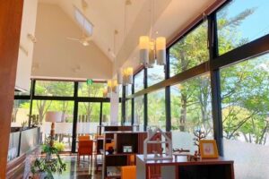 志摩市のお菓子職人おとべカフェ 店内