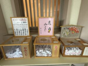 二見興玉神社の恋愛成就を願う 「恋みくじ」、招き猫おみくじ、開運・招福お守り入りおみくじ