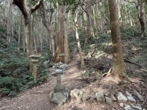 天の岩戸（恵利原の水穴）の「猿田彦の祠」