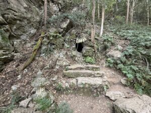 天の岩戸（恵利原の水穴）の「風穴」