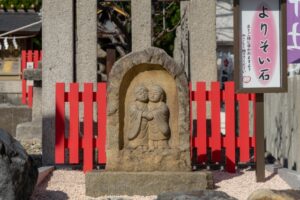 山田天満宮の「よりそい石」