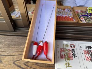 伊奈富神社のつり上げみくじ➁