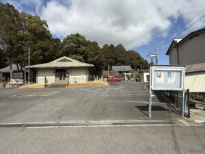 伊奈富神社の駐車場
