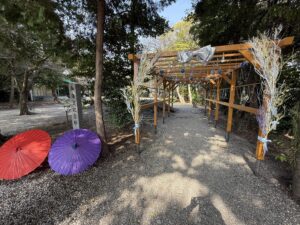 彌都加伎神社の境内