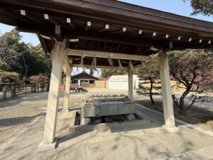 津市の「結城神社」の手水舎