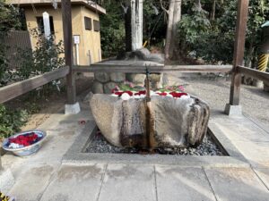 鈴鹿市の厄除開運・縁結びの神様「都波岐奈加等神社」の手水舎