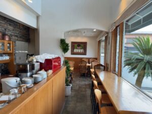 伊勢市でケーキやお菓子が人気のカフェカンパーニュの店内2