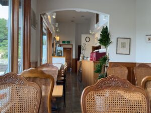 伊勢市でケーキやお菓子が人気のカフェカンパーニュの店内3