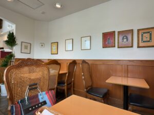 伊勢市でケーキやお菓子が人気のカンパーニュのカフェ店内