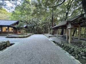 伊勢神宮 内宮・皇大神宮の別宮「倭姫宮」手水舎と宿衛屋
