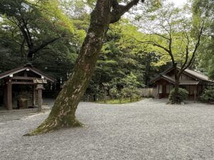 伊勢神宮 外宮・豊受大神宮の別宮「月夜見宮」の境内と宿衛屋