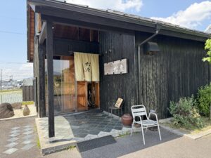 伊賀市の有名蕎麦屋「そば松尾」の店舗外観