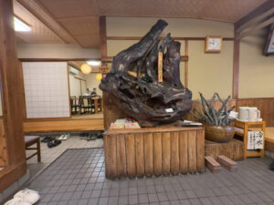 志摩市の炭火焼うなぎ東山物産の店内